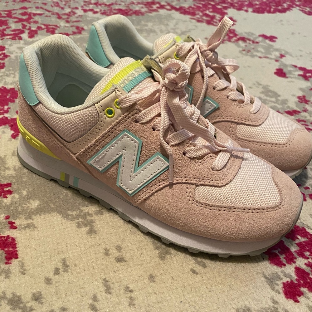 Like new New Balance sneakers